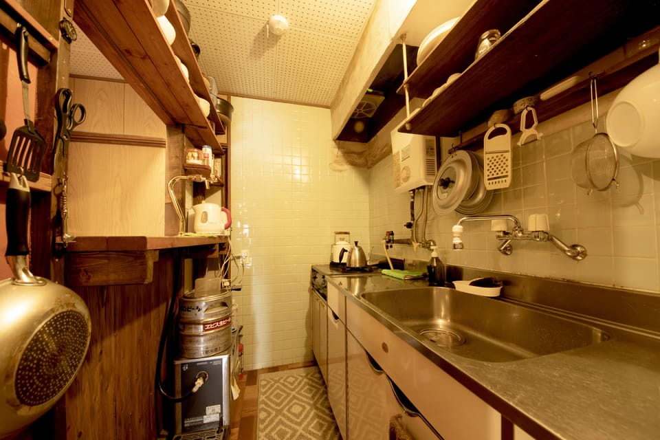 Full-size fridge, microwave, stovetop, coffee/tea maker