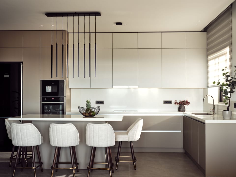 A sublime fully equipped kitchen for culinary wonders awaits you.