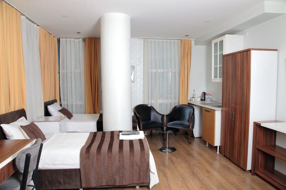 Family Suite | Premium bedding, minibar, desk, blackout drapes