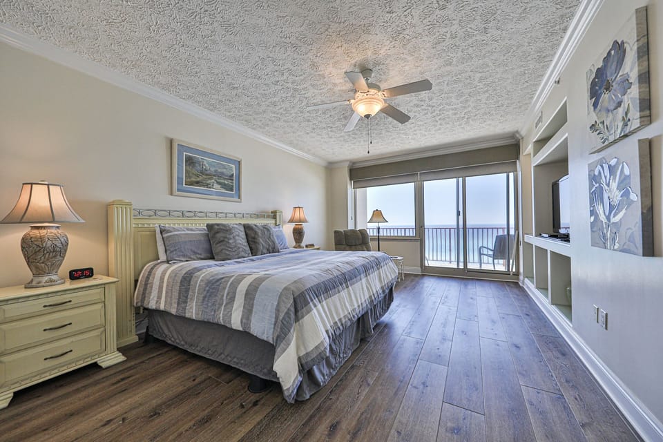 Gulf front master bedroom.