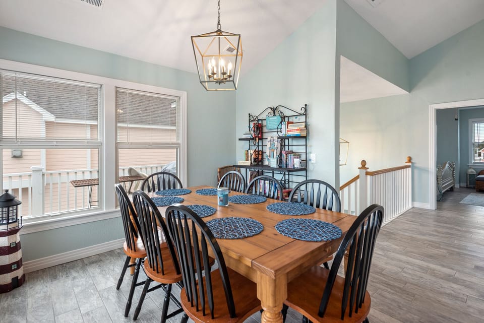 HK29: Beachin' Up With The Jones's | Top Level Dining Area