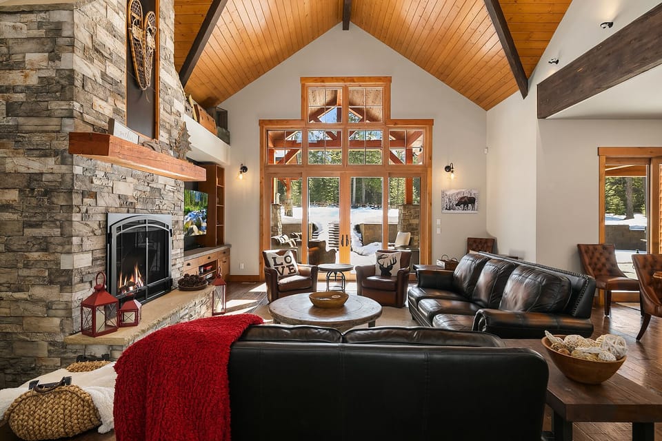 Grand Cascadian: - Beautifully appointed great room with a ledgestone gas fireplace.