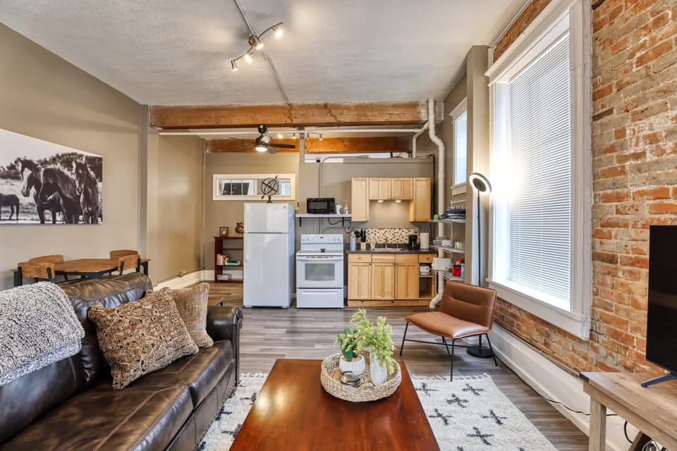 Open spacious layout for a relaxing stay in Sheridan Wyoming!