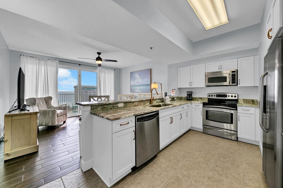 Kitchen with Breakfast Bar