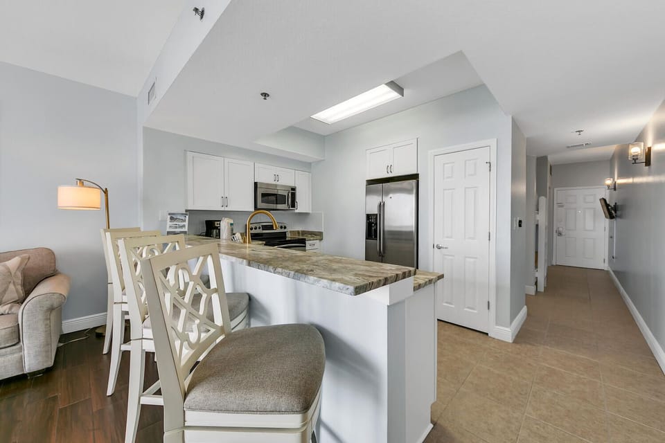 Kitchen with Breakfast Bar