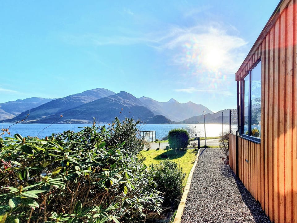 Setting | Ratagan Lodge, Ratagan, Glenshiel