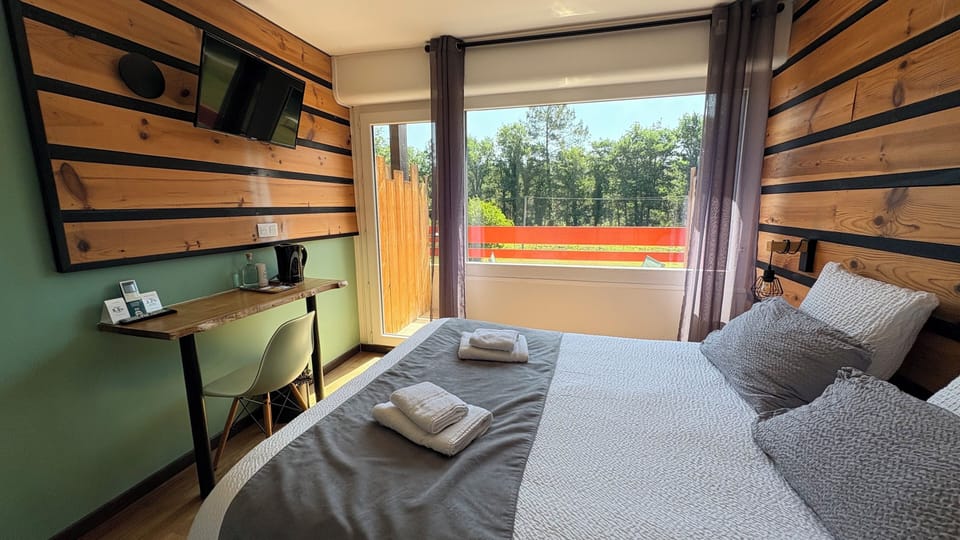 Room, Terrace, Garden View | Premium bedding, laptop workspace, soundproofing, WiFi (free)