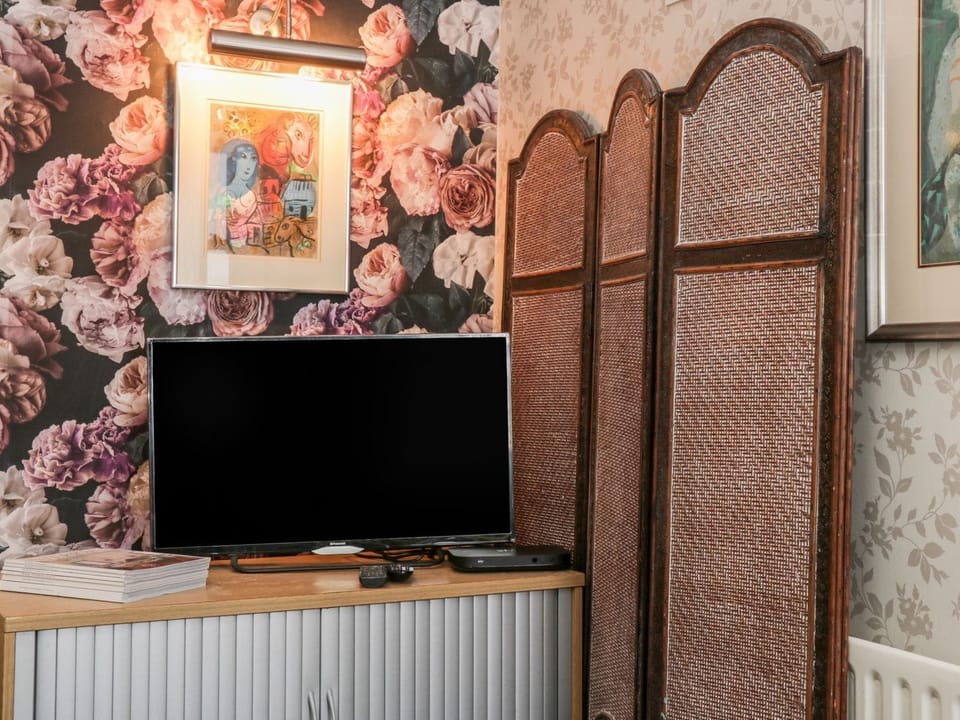 Cottage | 5 bedrooms, individually decorated, individually furnished, free WiFi