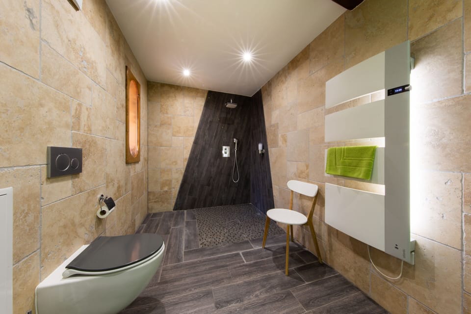 Deluxe Double Room, Ensuite, Courtyard View | Bathroom