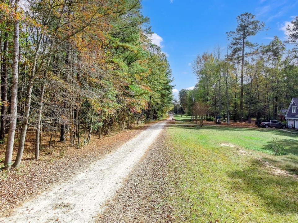 it's about a 1/4 mile dirt road to get to the Hidden Pond Lodge, just like a mountain cabin!
