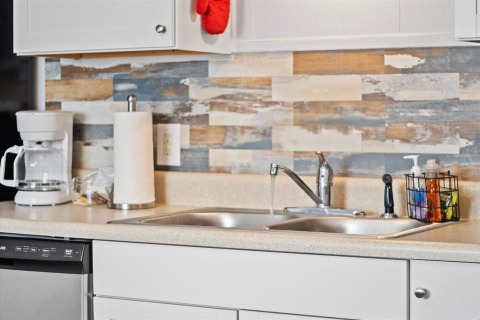 Red Carpet kitchens come fully stocked with hand soap, dish soap, detergents, paper towels, and a fresh sponge