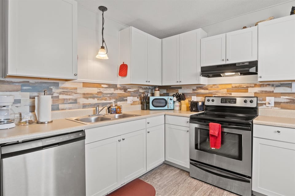 retro style microwave, coffee machine, toaster, updated stainless steel appliances....retro-modern