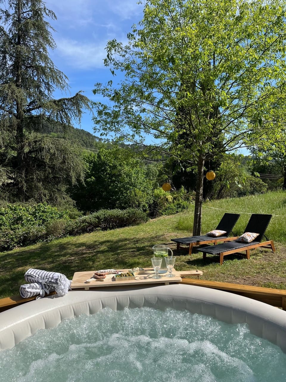 Outdoor spa tub