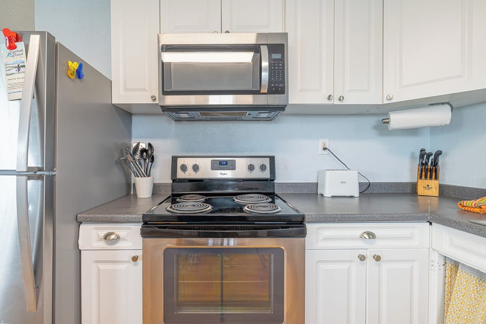 Electric stove, toaster, knives and utensils