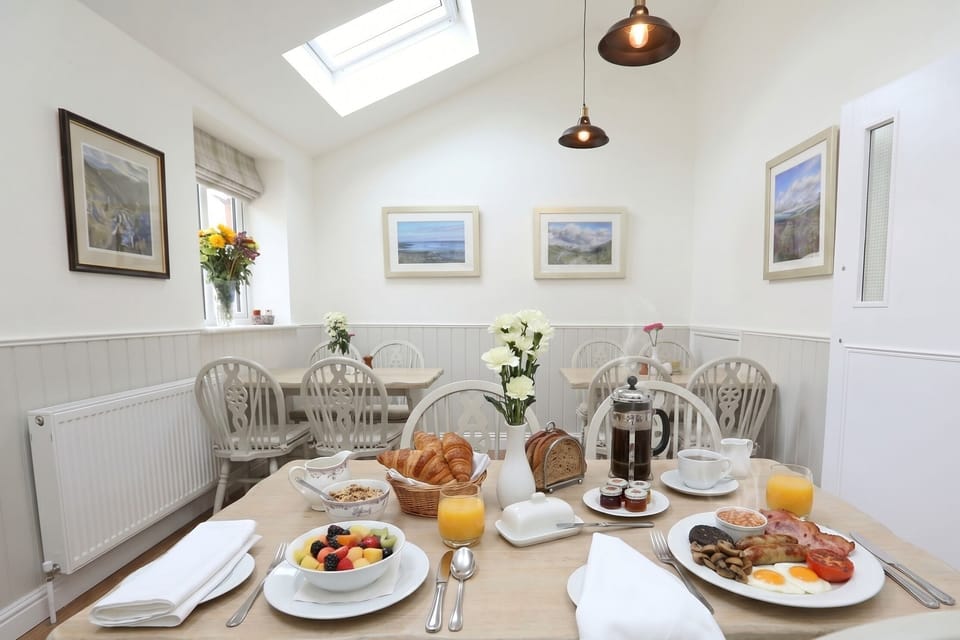 Cottage, Private Bathroom (Willow Cottage) | Restaurant