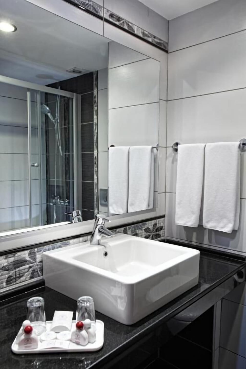 Superior Room, Sea View | Bathroom | Shower, hair dryer, slippers, towels