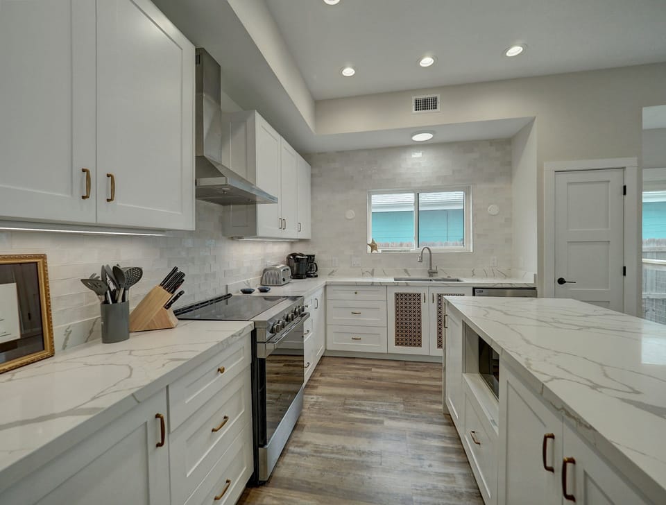 galley style kitchen for the chef to do his/her thing 
