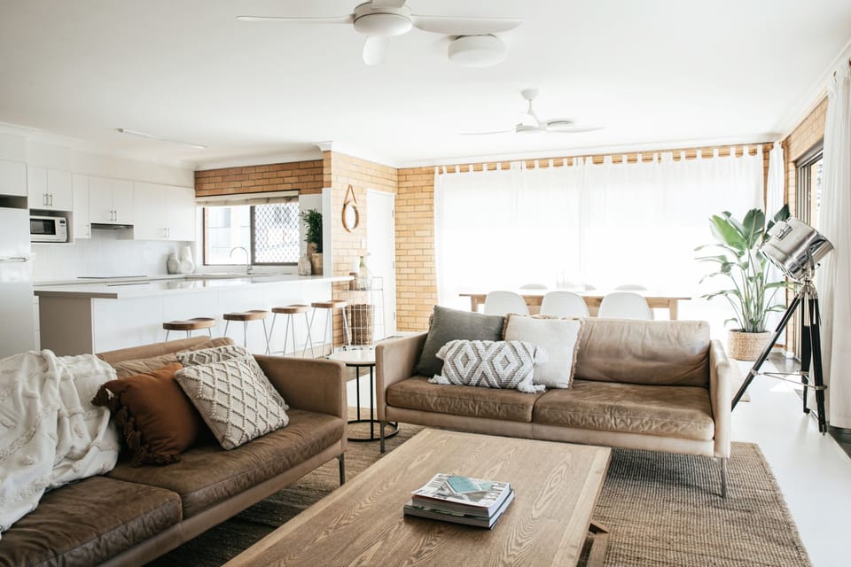 Burleigh Unit 1 - Yamba beachside accommodation - Living and dining area