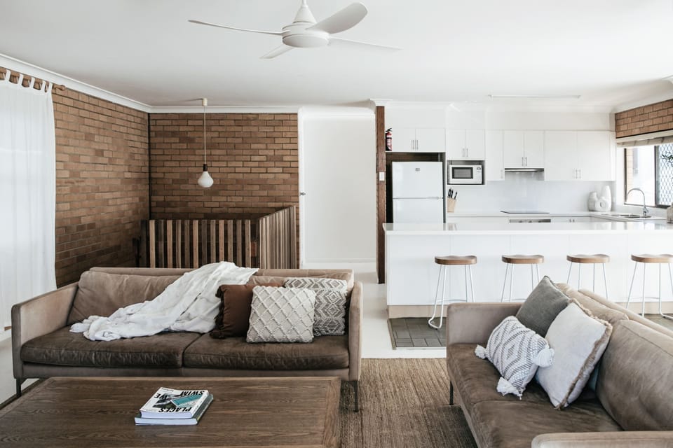 Burleigh Unit 1 - Yamba beachside accommodation - Open plan kitchen, living & dining