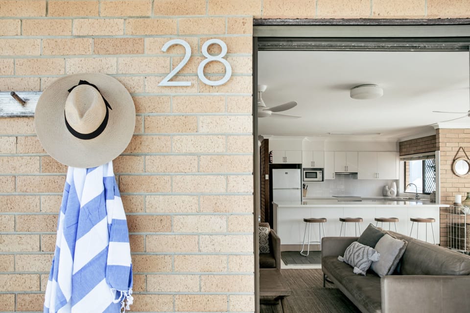 Burleigh Unit 1 - Yamba beachside accommodation - Looking in to the living area