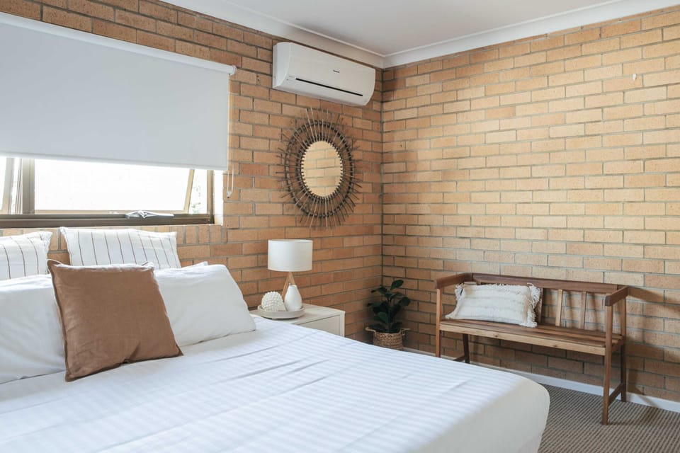 Burleigh Unit 1 - Yamba beachside accommodation - Master bedroom with king bed and air-conditioning