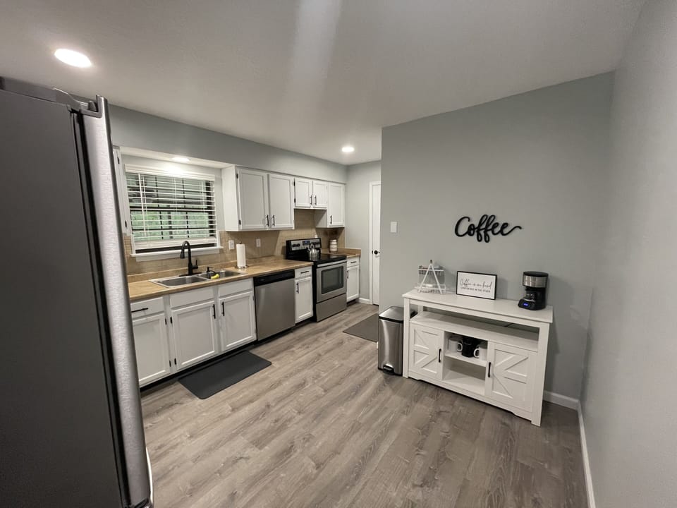 Full kitchen 