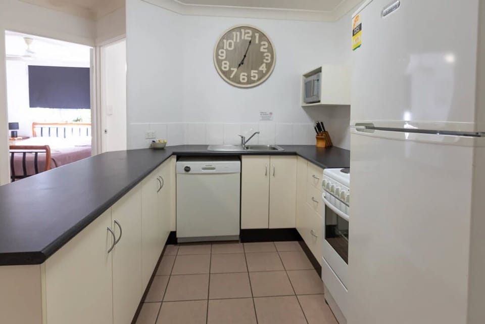 4 Bedroom Family Unit (4BR) | Private kitchen | Electric kettle, dining table