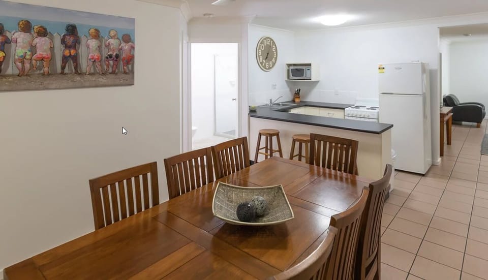 4 Bedroom Family Unit (4BR) | Private kitchen | Electric kettle, dining table