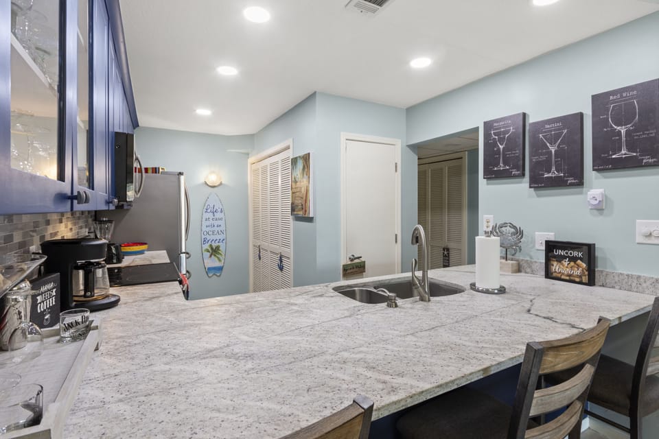 Large bar and counter space 