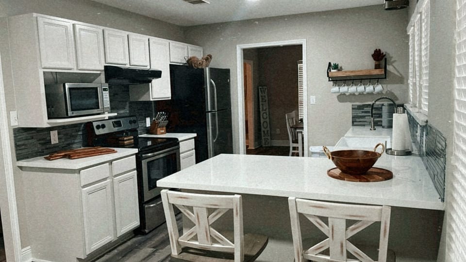 Beautiful Bar/kitchen!