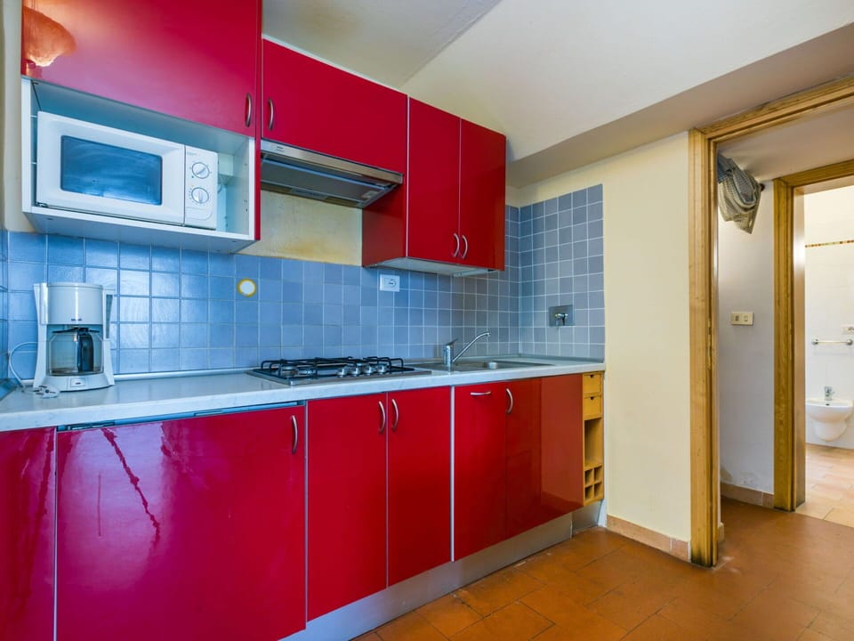 Tap, Cabinetry, Kitchen Sink, Countertop, Sink, Building, Kitchen Stove, Wood, Kitchen Appliance, Kitchen
