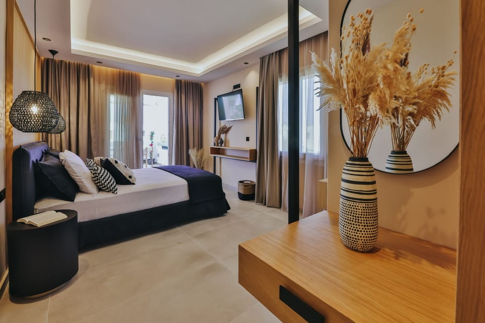 Superior Suite, Sea View | Individually decorated, individually furnished, soundproofing, free WiFi