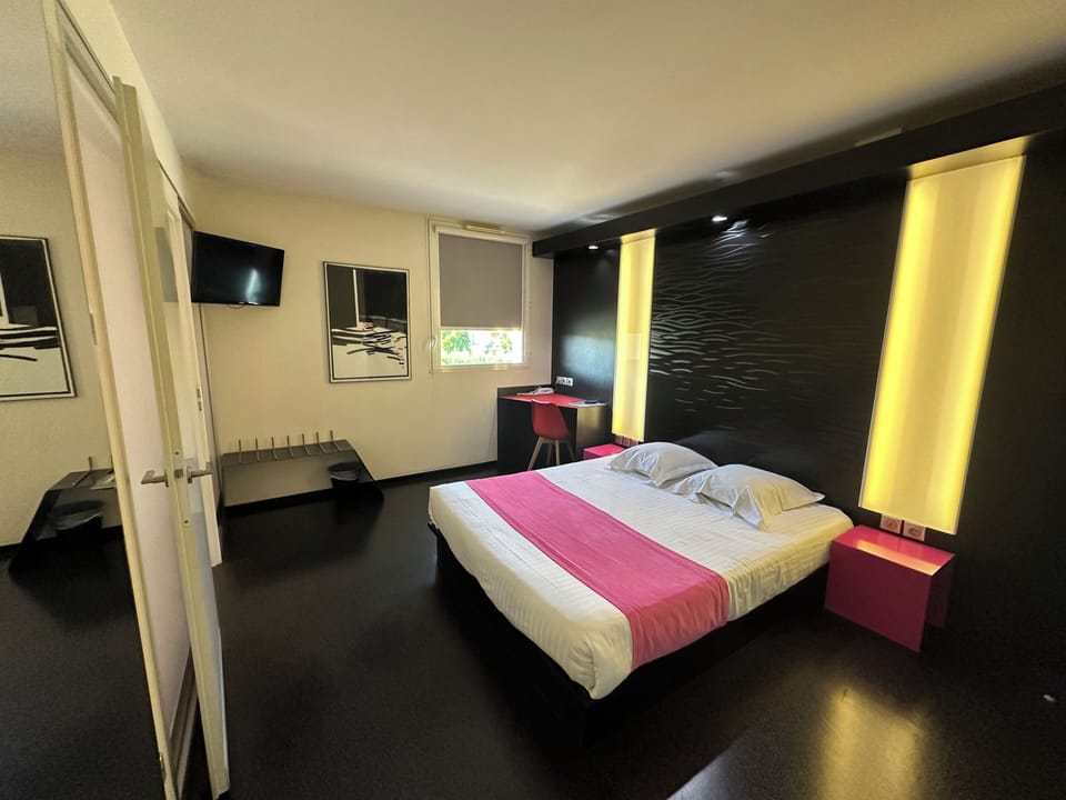 Double Room | Premium bedding, desk, soundproofing, iron/ironing board