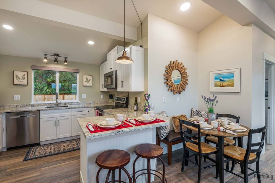 Kitchen / Dining