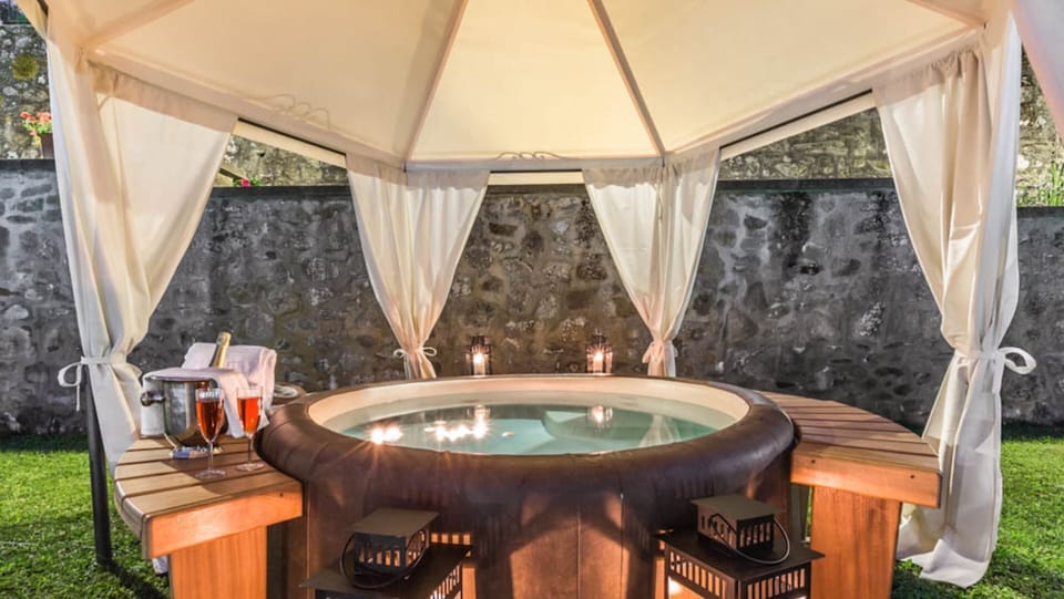 Indoor spa tub
