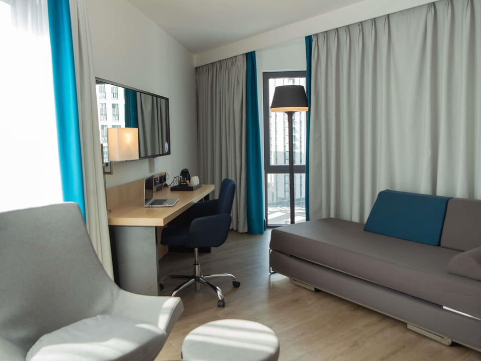 Executive Room, 1 Queen Bed with Sofa bed | Hypo-allergenic bedding, minibar, in-room safe, desk