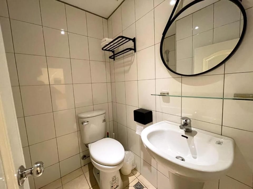 Shower, free toiletries, hair dryer, slippers
