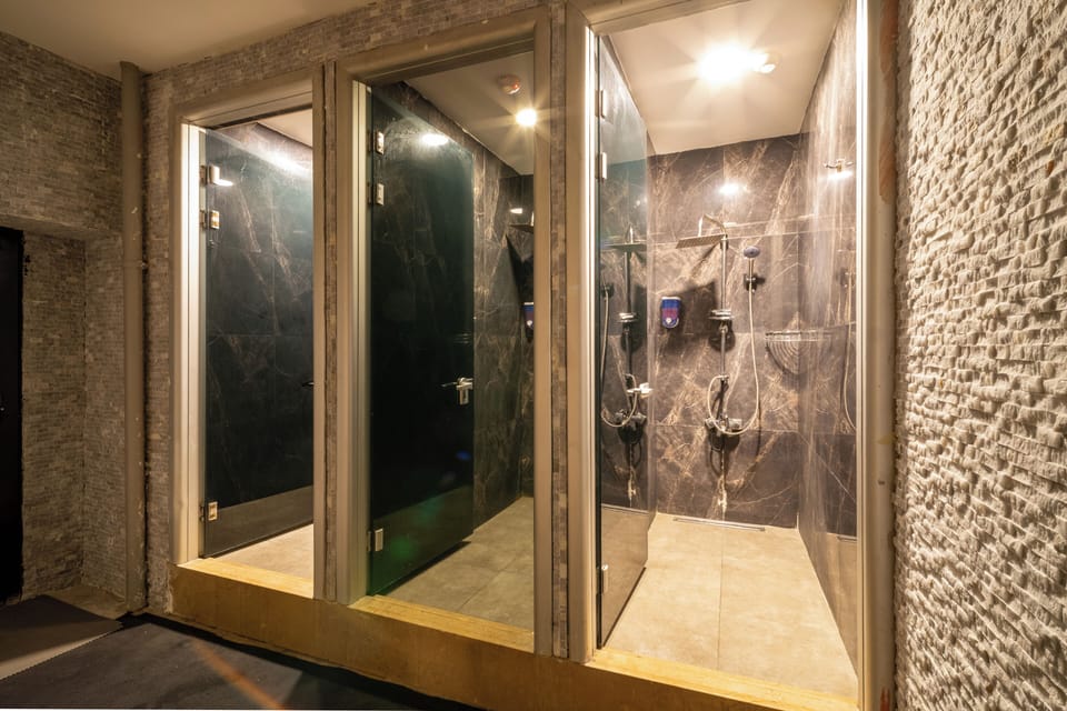 Couples treatment rooms, sauna, hot tub, steam room, Turkish bath