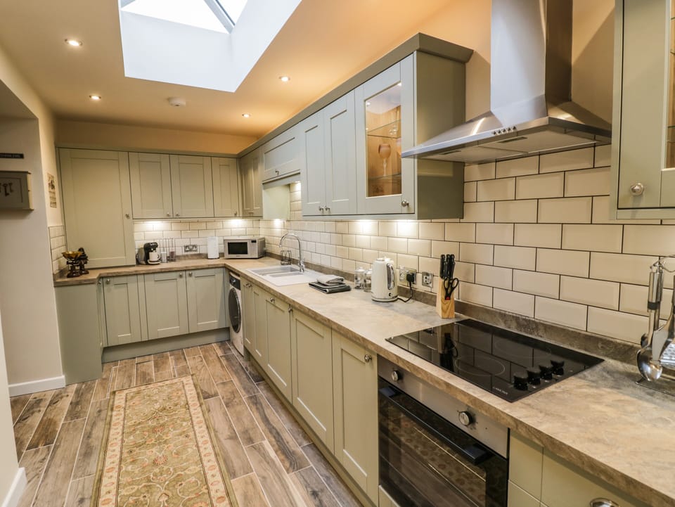 Cottage | Private kitchen | Fridge, microwave, dishwasher, electric kettle