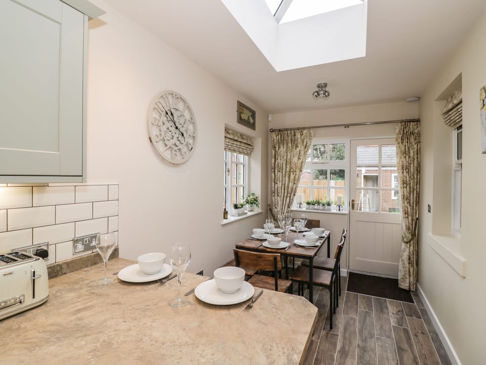 Cottage | Private kitchen | Fridge, microwave, dishwasher, electric kettle