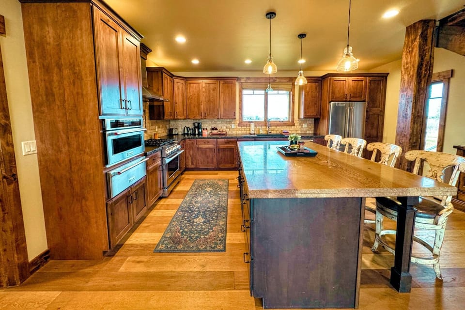 Stay in and make a meal using this well-appointed kitchen!