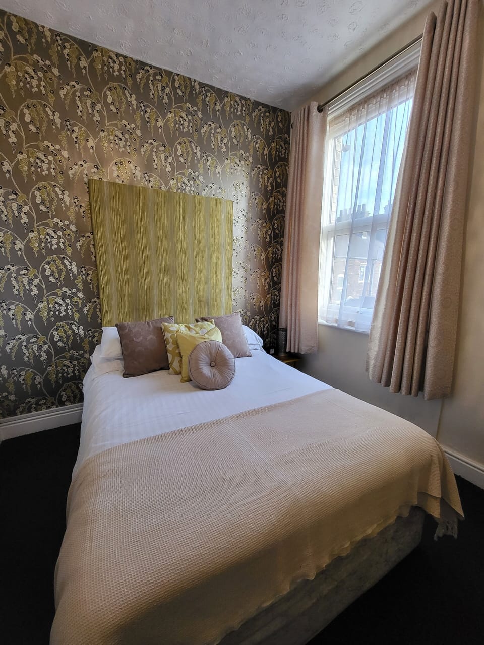 Classic Double Room | Blackout drapes, iron/ironing board, free WiFi, bed sheets