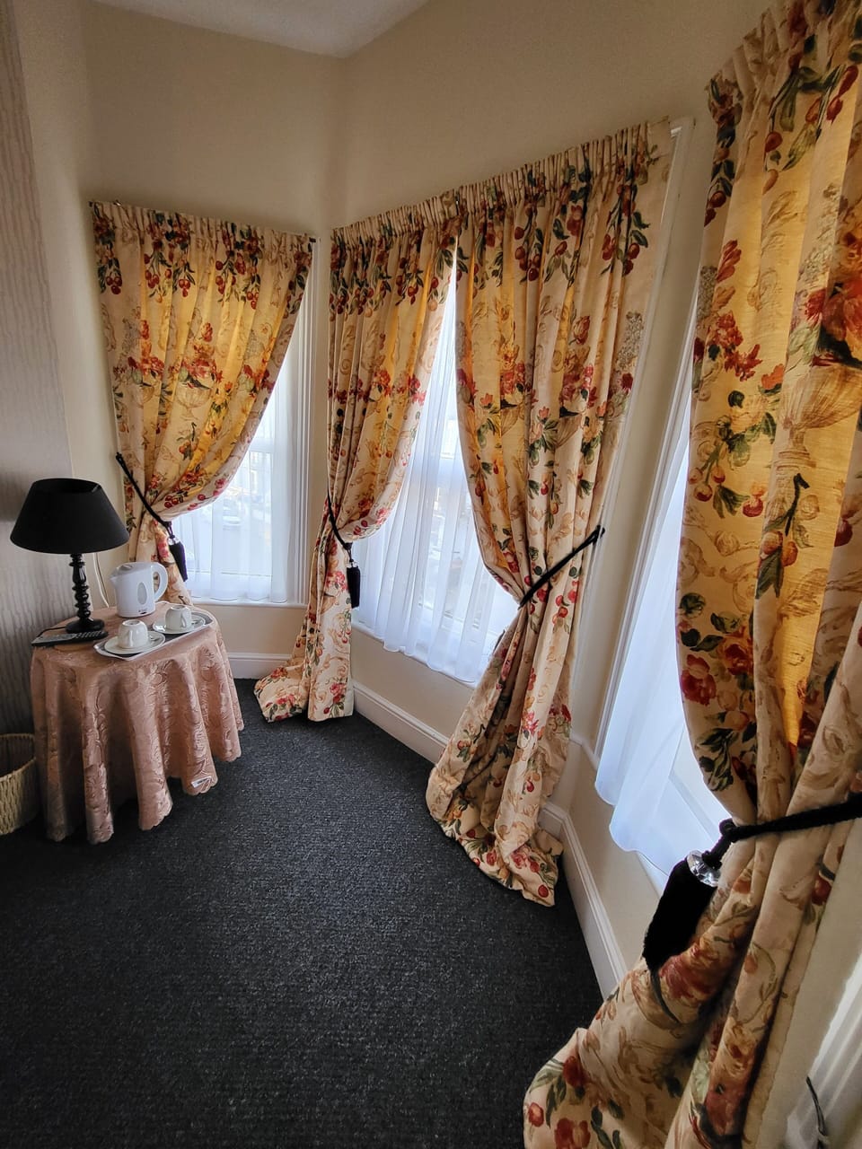 Signature Twin Room | Blackout drapes, iron/ironing board, free WiFi, bed sheets
