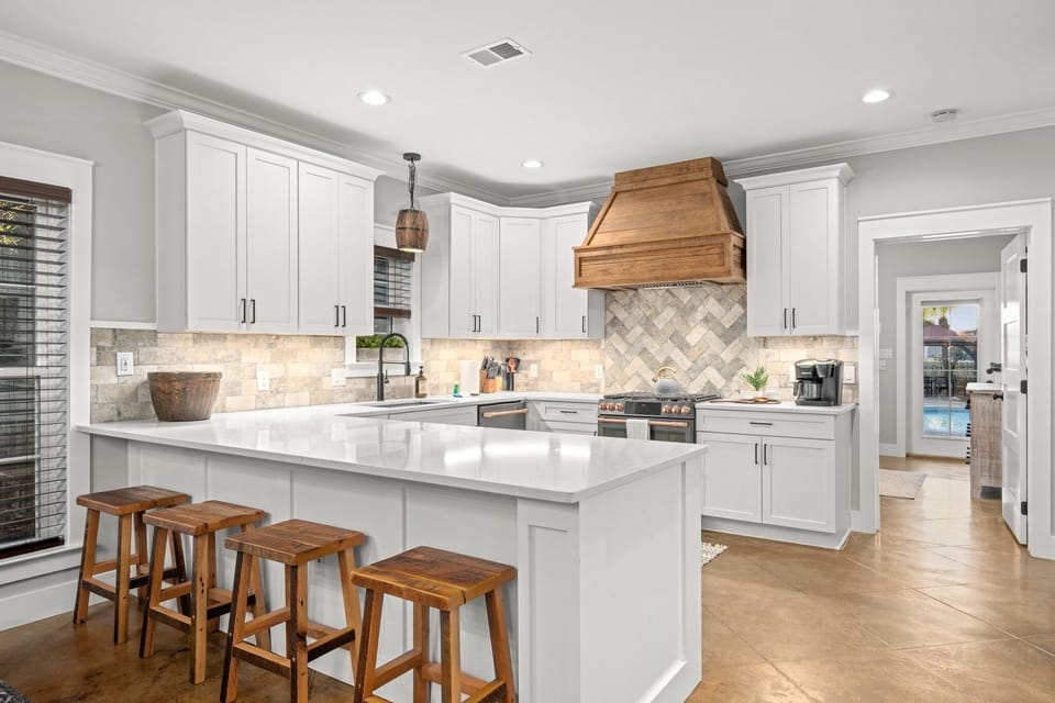 Breakfast Bar w/ Amish Stools seats 4