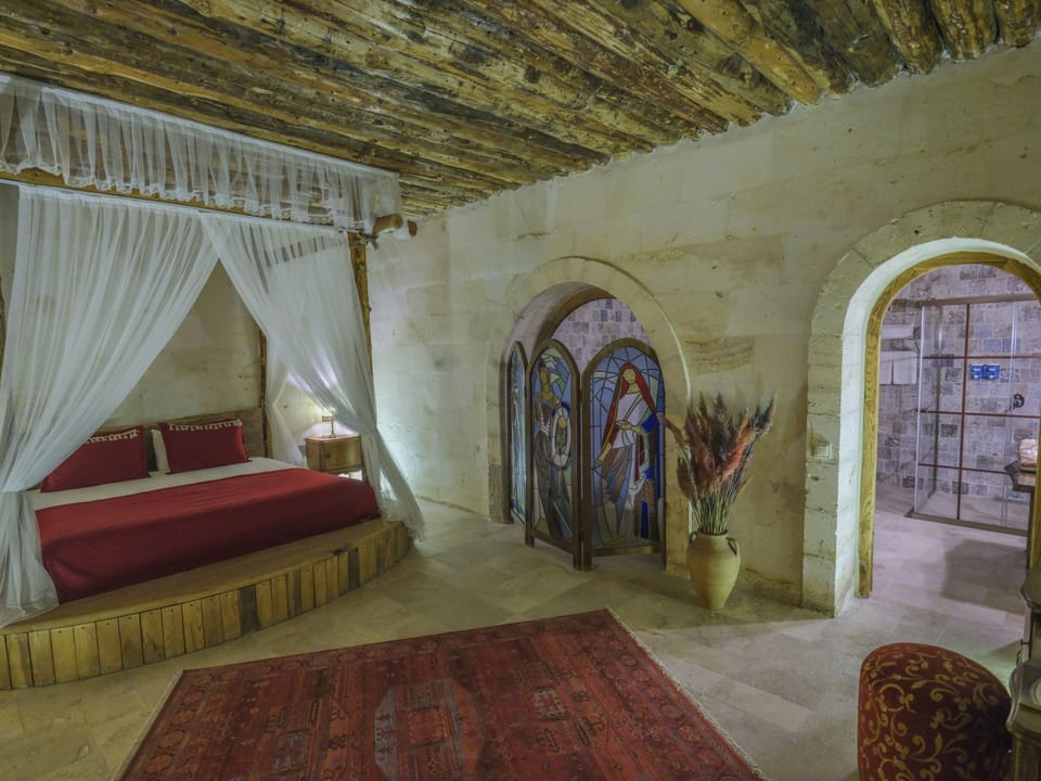 Presidential Suite | Hypo-allergenic bedding, minibar, individually decorated