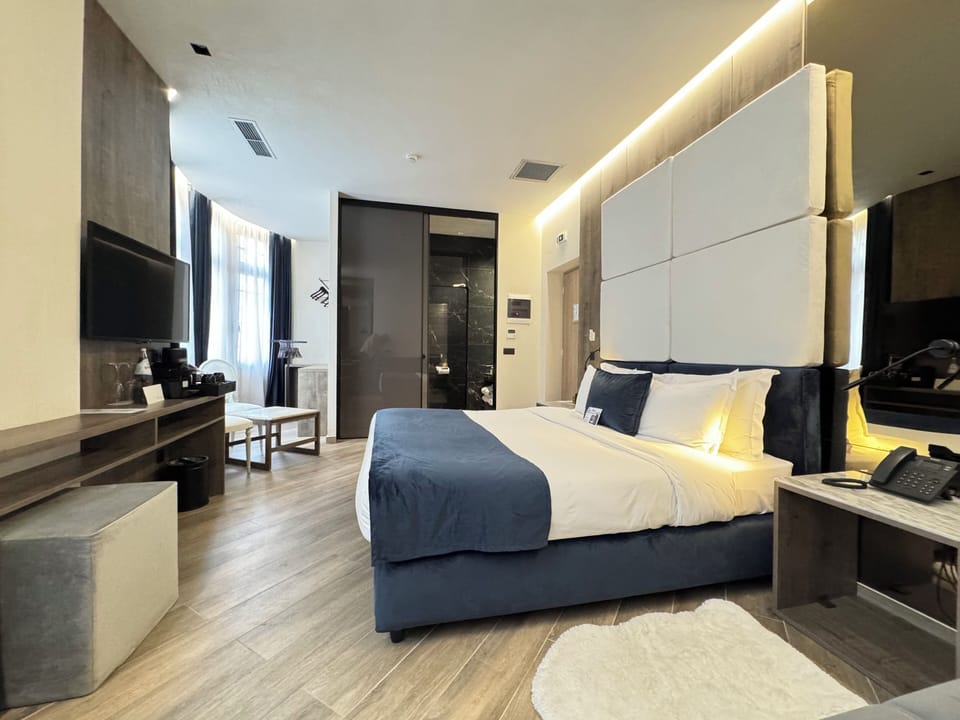 Blue Royal Suite with Indoor Massage Hot Tub | Egyptian cotton sheets, premium bedding, memory foam beds, minibar