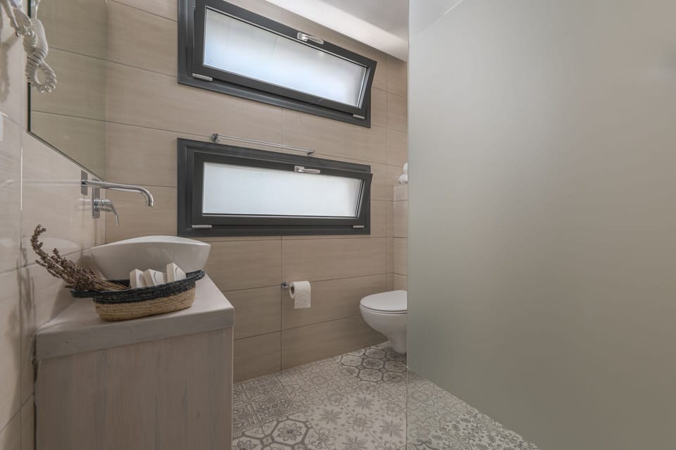 Shower, towels