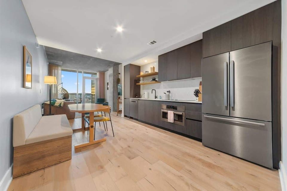 Kitchen and dining space seating for 4-5