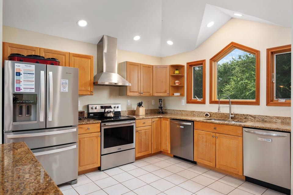 DU807: Z's By The Sea | Top Level Kitchen
