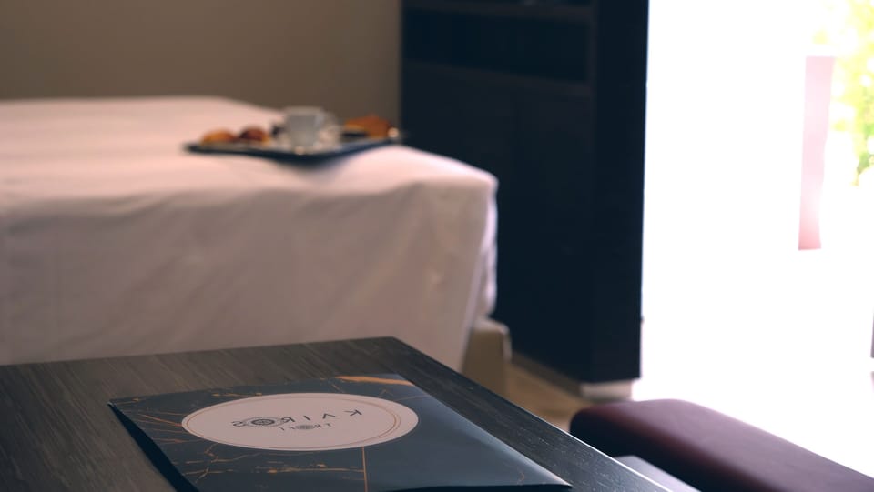 Premium bedding, down comforters, minibar, in-room safe